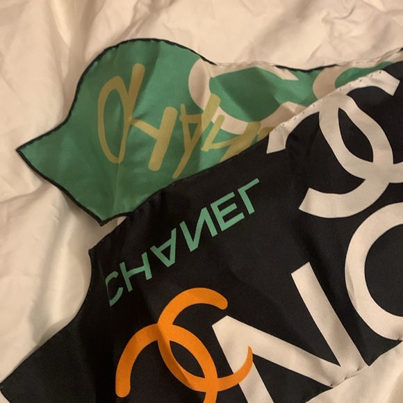 Stunning Authentic limited edition rare and collectible Chanel scarf.Must have! - Picture 14 of 14